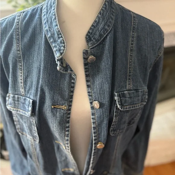 Banana Republic Denim Jacket - Picture 4 of 8